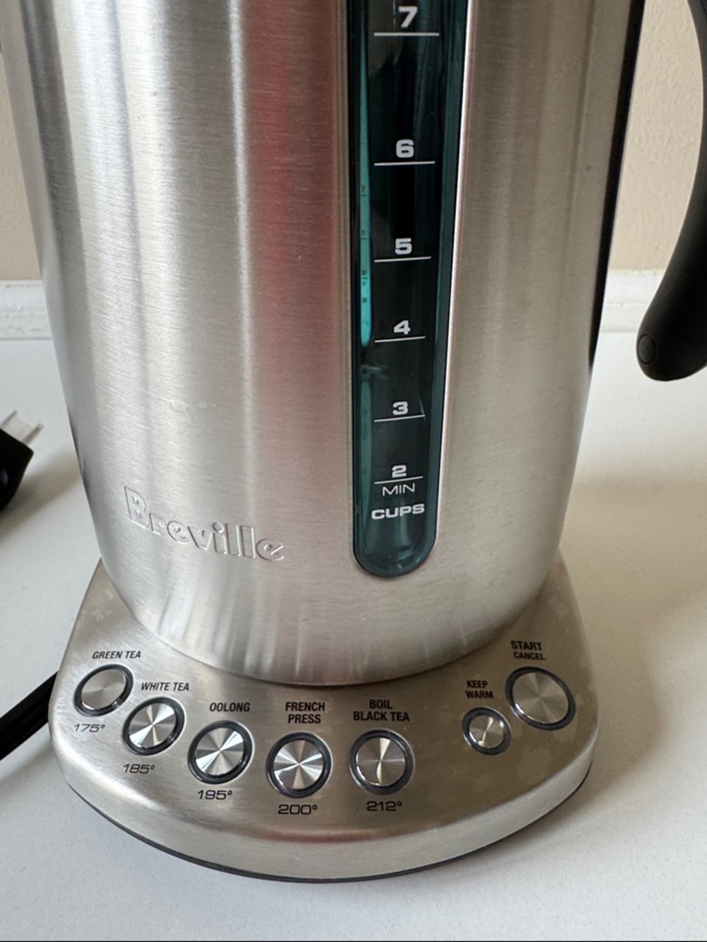 Breville BKE820XL Kettle 7-Cup Electric Kettle Brushes Stainless Steel - Picture 3 of 13